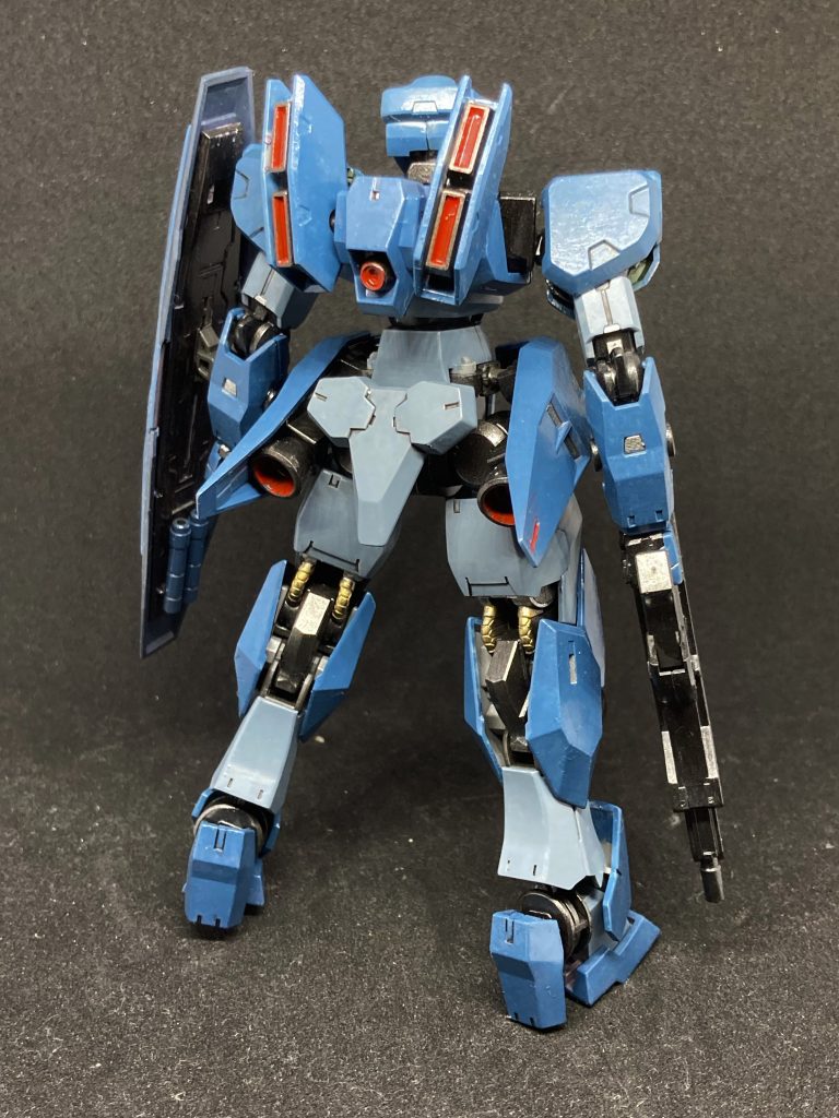 肩部にハードポイント、バックパックの換装などで様々な状況に対応。