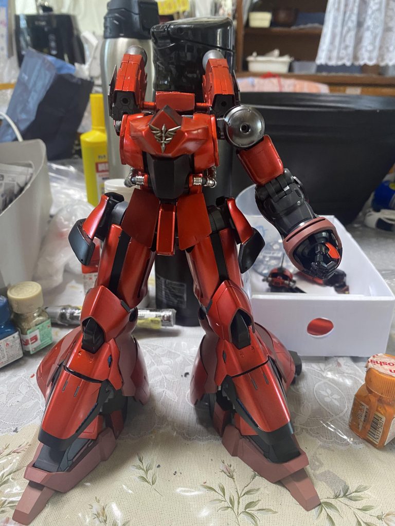 組み立て時に気付く！頭が胴体盛り盛りに干渉し付かなかったり、右手のクリアランス足らない！