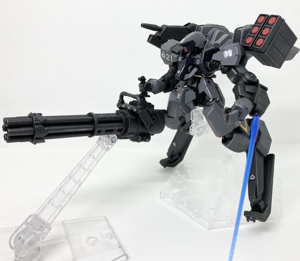 左腕はグレイズアインのパイルバンカーをボックスビームサーベルに加工しています。