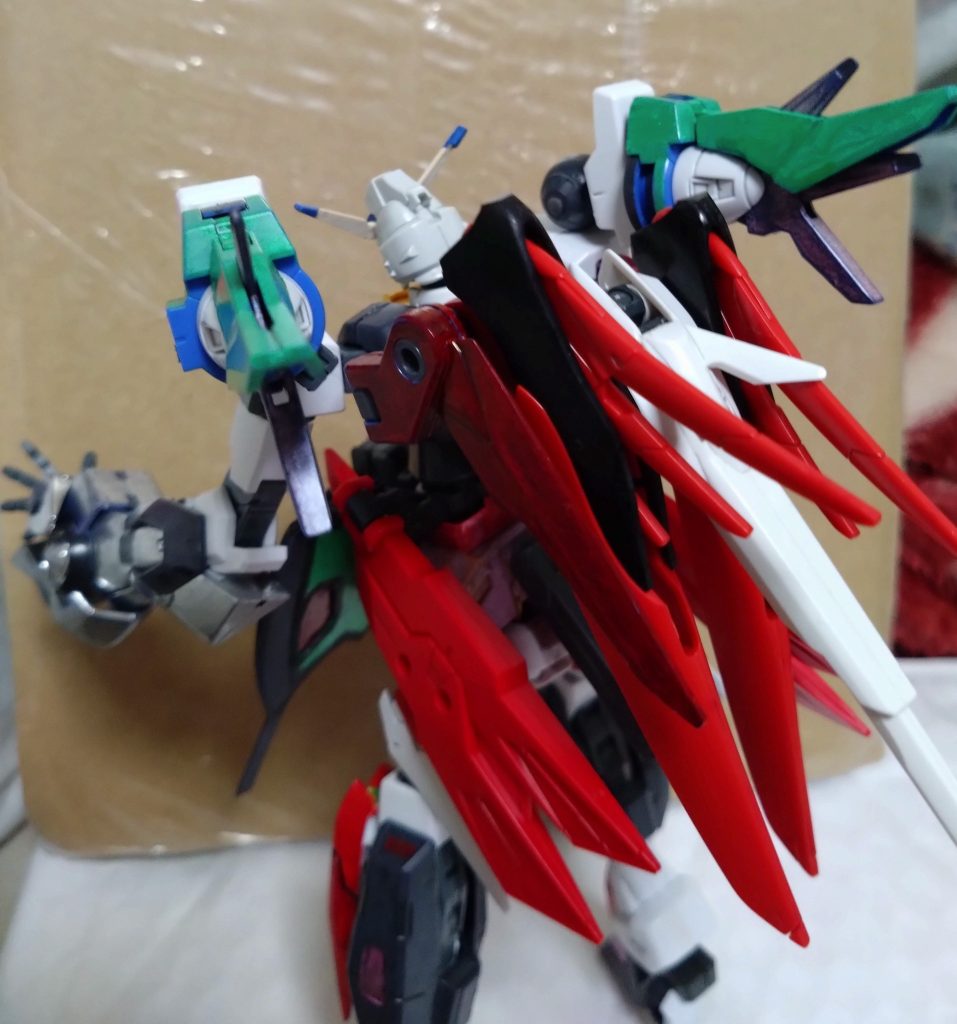 『ネクサスリベロ』ノーマルのリベロにエネルギータンク内蔵のアーム『ネクサスアーム』を装着したことでパワーが上昇し、エネルギーも倍増。その姿は『ネクサスリベロ』と呼ばれ、『繋がり』や『連鎖』を意味する。他の形態に変形する為にも必要不可欠なモノで、アームを失っても他の形態に変形は可能だが、その場合はパワー不足になり、エネルギーの消費も激しくなる。ネクサスアームは基本形態の向上になるアームでもある。