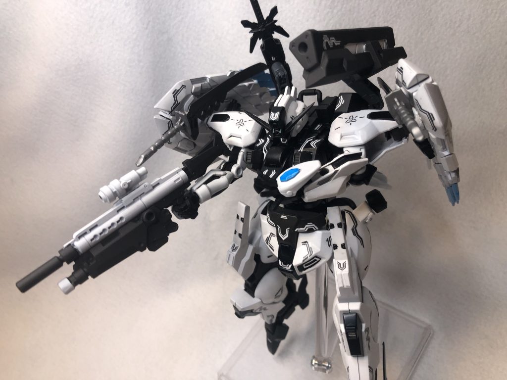 射撃兵装であるビームライフルとビームキャノン。ライフルは30mmのミリタリー兵装のものを、キャノンはザウォート・ヘヴィのものを使用しました。