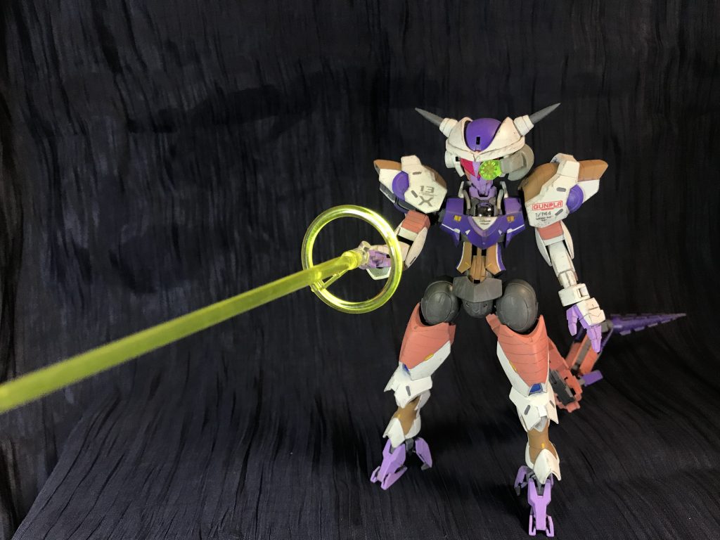 グラスレーを陰で操って地球で戦乱を起こし、クワイエットゼロで支配。地球を高値で売ろうと考える宇宙の経営戦略科の帝王。