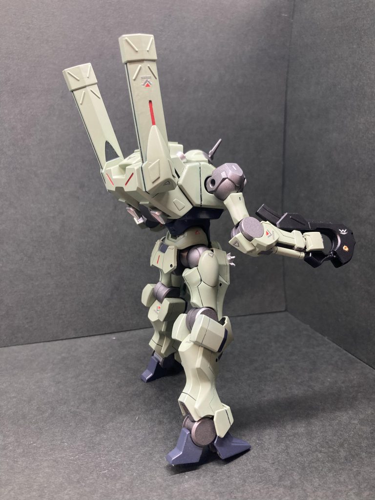 スミ入れは緑→シタデルのNOCTURNE GREEN、赤→ファレフォVERMILLION、白→ファレフォSILVER GREY、金→シタデルAURIC ARMOU GOLDです。最近水性塗料でのスミ入れマイブームです。