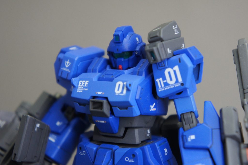 胸のアーマーがフルアーマーっぽくて好きです!色をグレーにするか迷いましたが、ブルーディスティニー感を出すため青にしました。