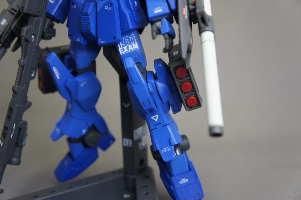 足のスリッパは電撃ホビーの付録だったヘイズルのスリッパを分割して取り付けました。Ez-SRのスリッパが小さいので、長くしてみましたがどうでしょうか?