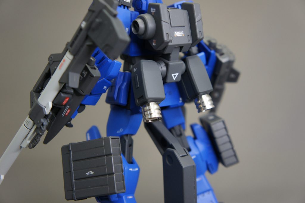 バーニアは金属パーツにしました。ホームセンターで買った棚用のメンダボです。