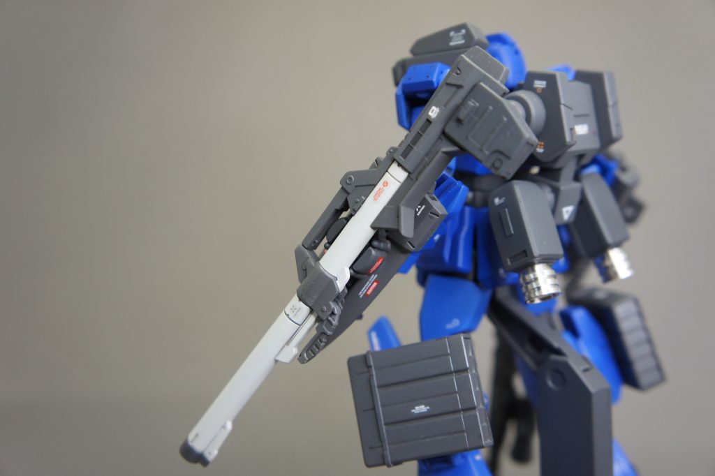 バズーカはRGのマークⅡのものを、ネオジムで腕につけてホルダーに収めました。