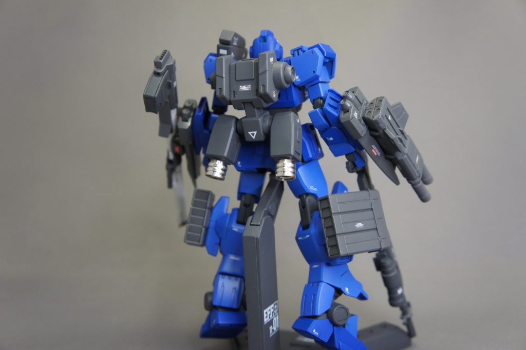 後ろはスッキリさせて、武装を取った時の機動力を重視しました。