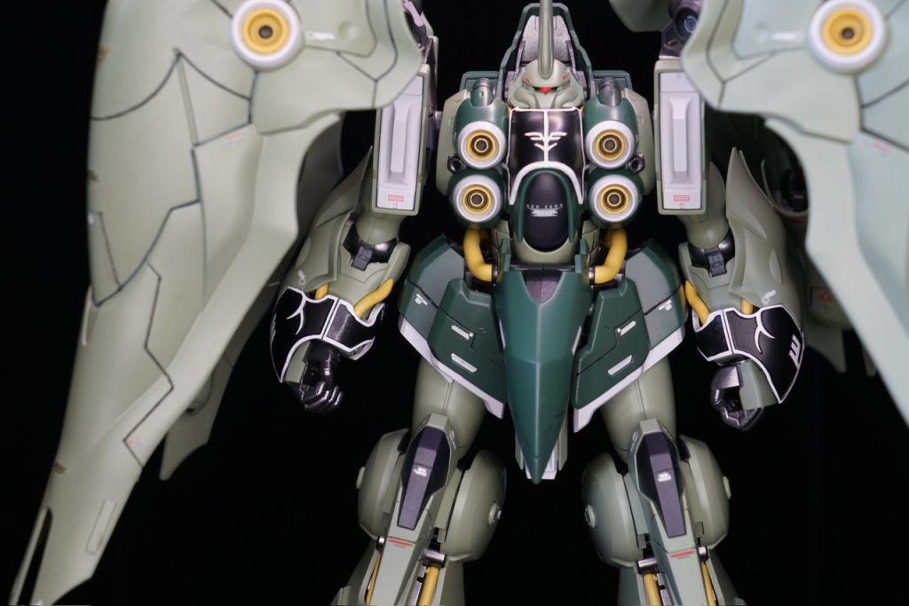 濃い緑と薄い緑のコントラストを強めに考えました。