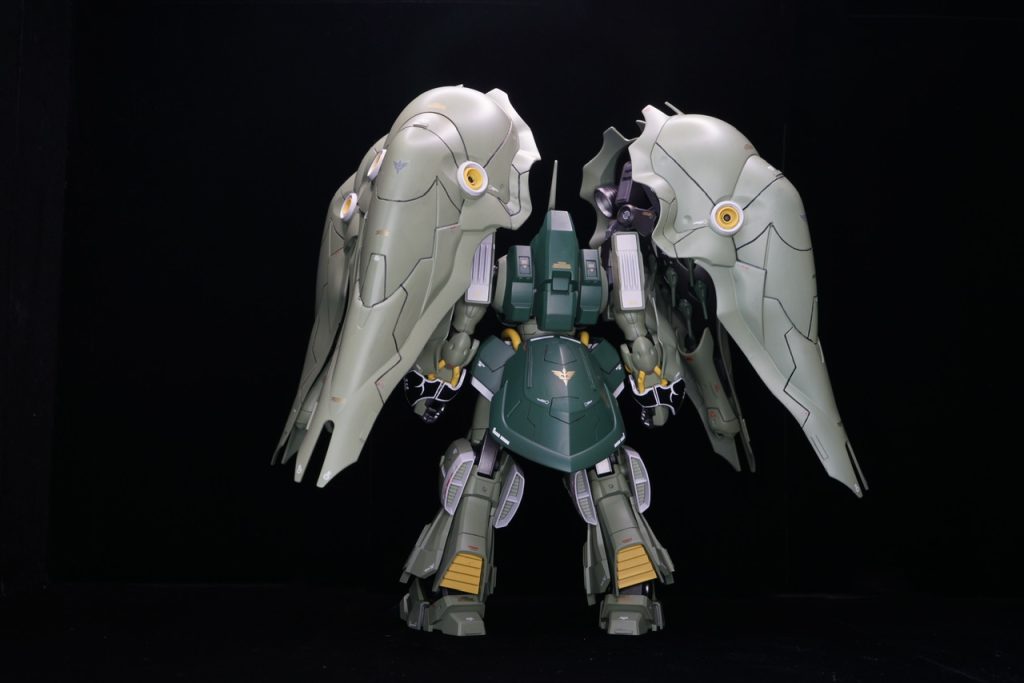 後ろからクシャトリヤは本体には足裏しかバーニアがないことをモデルで知りました。