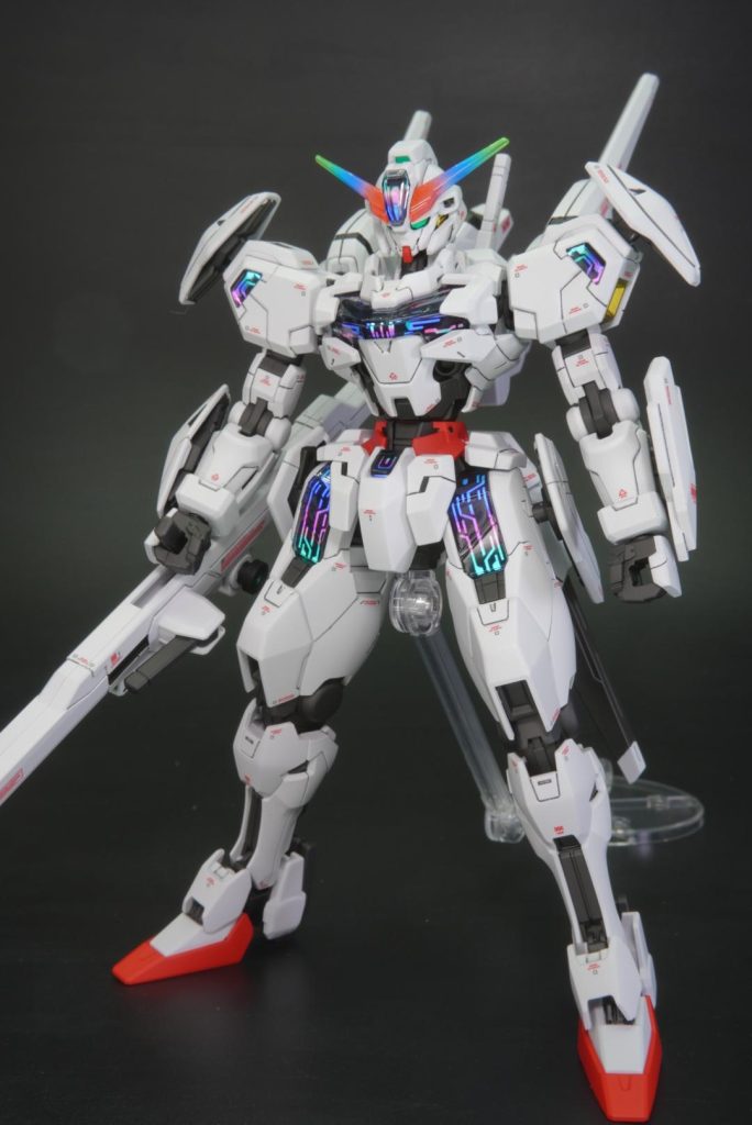 アンテナ等は、ガイアカラーの蛍光塗料を使用して、ブルーライトで虹色表現?を出来るようにしてみました。