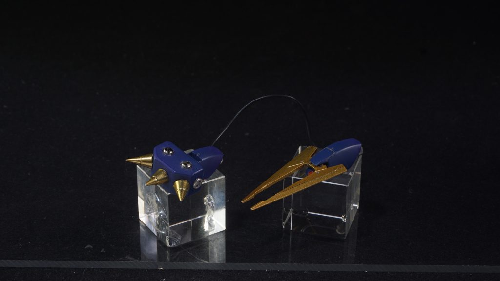 ハンマーはジャンクパーツをベースにグレイズのパーツに合体しています。 ソードはグレイズのパーツまんまですね。