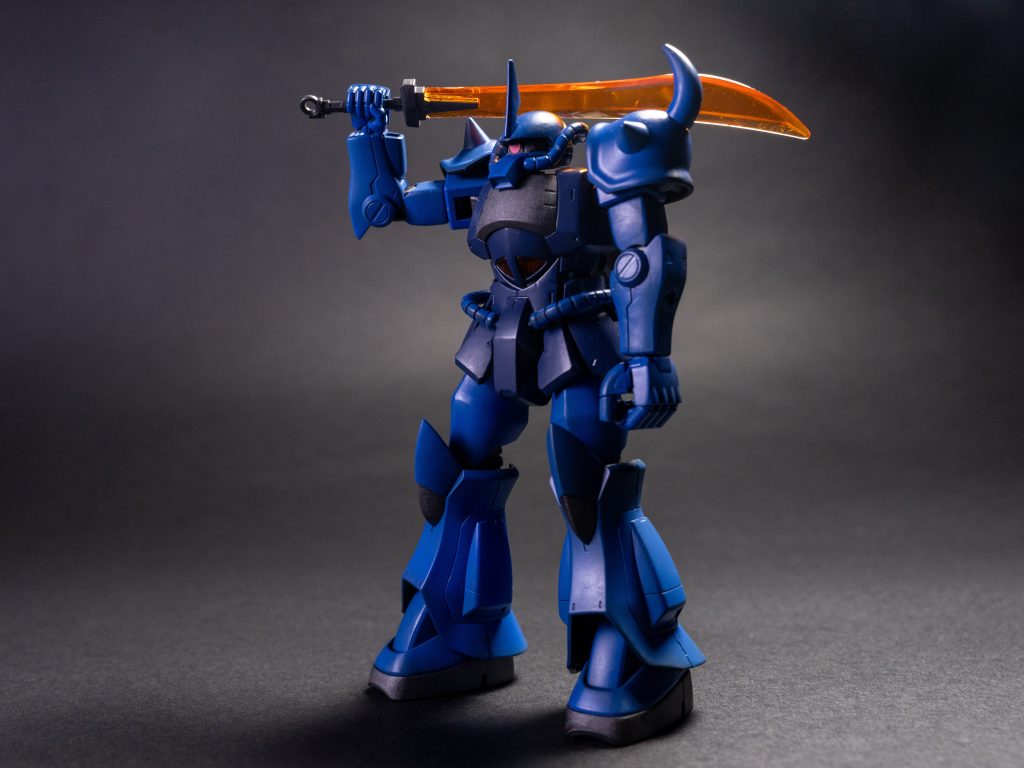 グフは両肩の尖り具合がいい感じにヤンキー感あって好きです。こんなポーズも似合う。