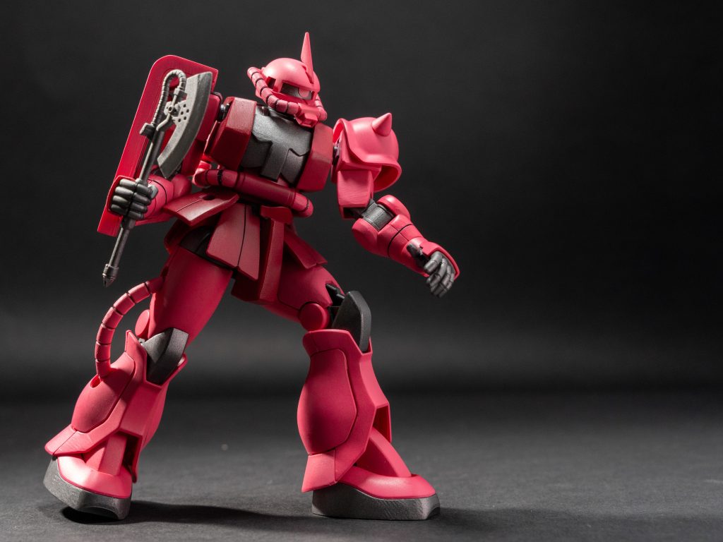 次にヒート・ホーク。マシンガンとあまり変わり映えせず申し訳ありません。ヒートホークの刃先の部分を塗り分けるべきだったなと、写真を撮る段階で思い至りました。完成作品の画像は以上です。せっかくなので、ここからは、写真撮影のライティングについて記載してみようと思います。皆さんにとって何かしら参考になれば幸いです。(とはいっても私自身学び始めたばかりです。ご了承ください。)まずは全体の撮影風景から