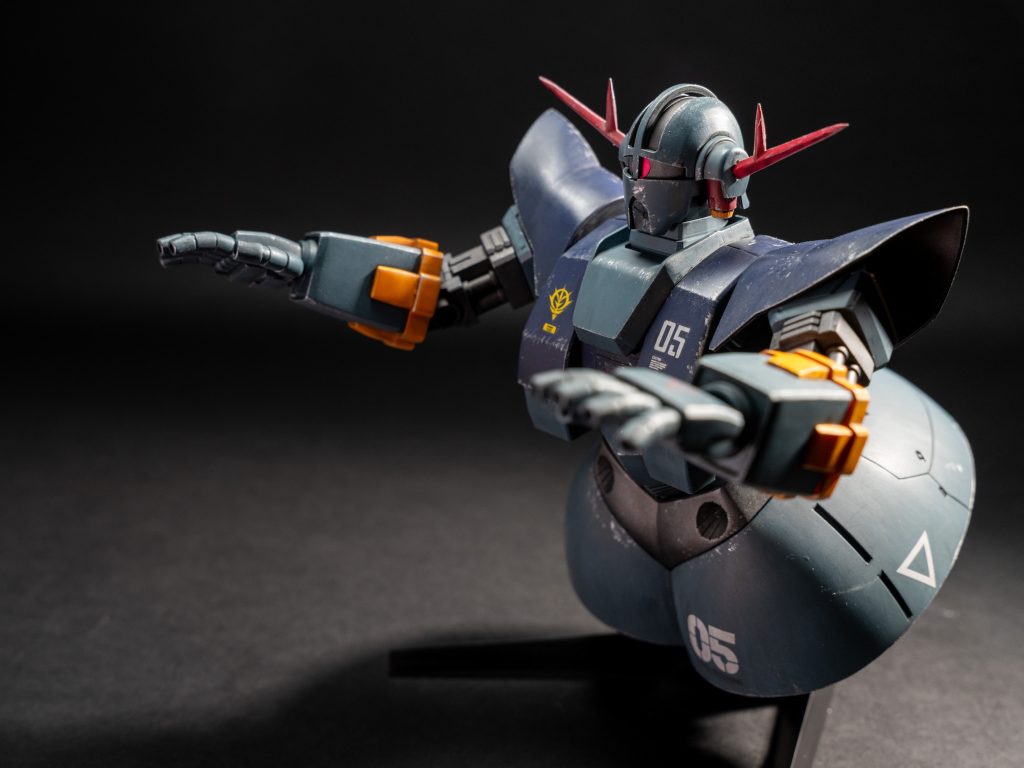 このジオングにはワイヤーがついていて、腕を飛ばすような演出も取れる...のですが付属のワイヤーの保持力が弱すぎて全然思い通りの形になりませんでしたw。真鍮線とかもっと強めの素材を買ってきた方が良かったのかも。