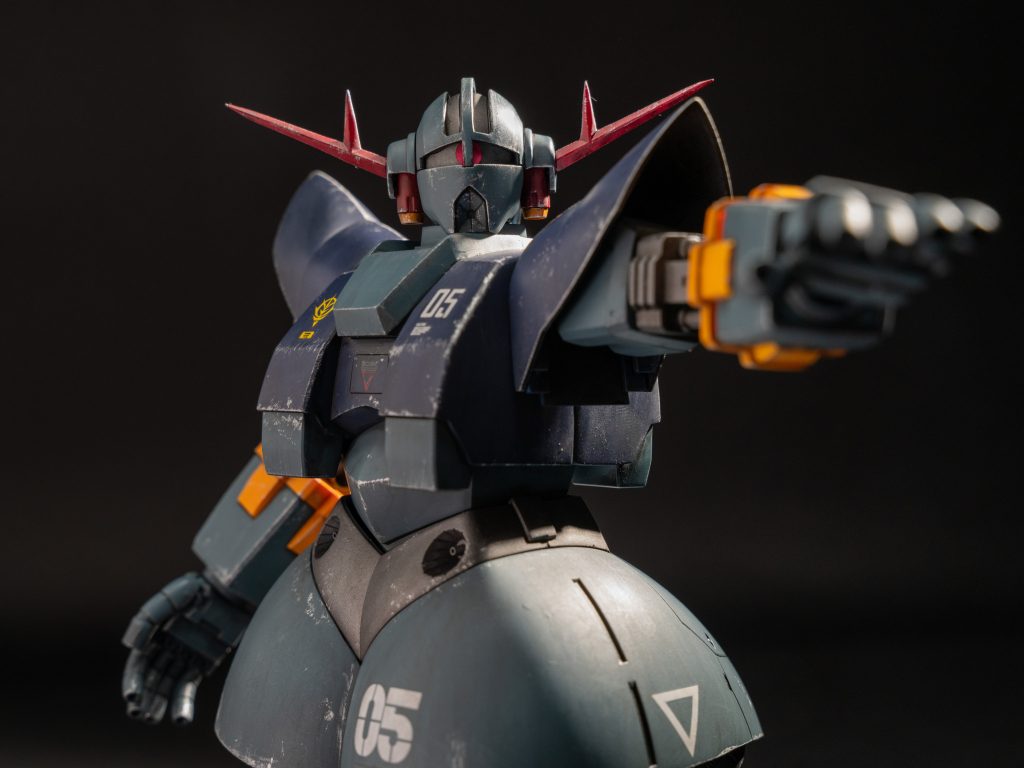 ポージングはこれでラストです。キットそのままでは、顎と首が干渉するため、顔をこの角度には持ってこれません。ヤスリで顎を薄くしてこの角度を実現させています。後分かりにくいですが、指の肉抜き穴はプラ棒で埋めています。今回も中々良い制作が出来ました。ご覧いただきありがとうございます。