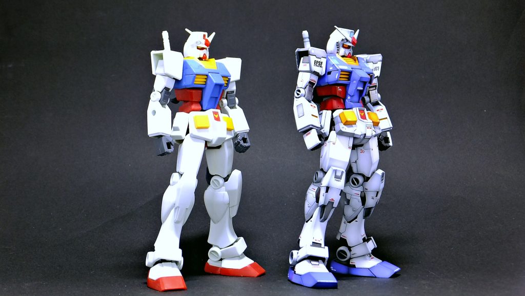 左側素組み、右側完成品での比較画像白飛びしてしまっていますが、全体的な形状の比較として貼り付け全体的に工作をしてみたことで、見た目のバランスはだいぶ変わってかっこよくなった気がします