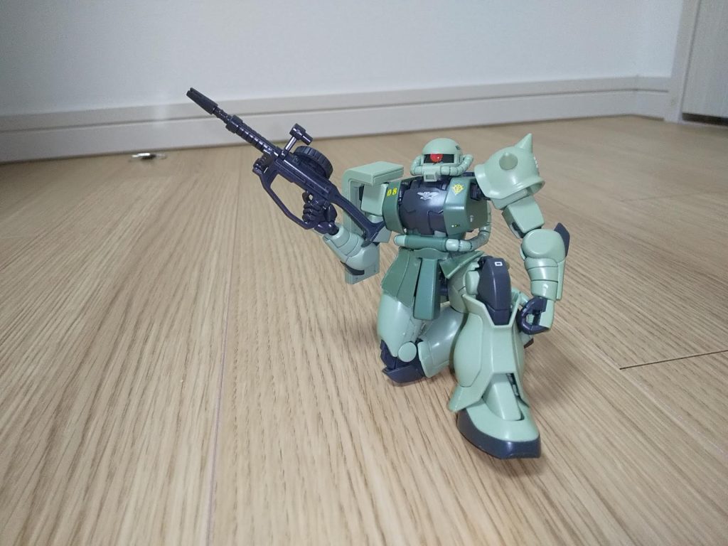 今回は腰部を軟質で作ったので、元々高いポーズの自由度が更に高まりました。