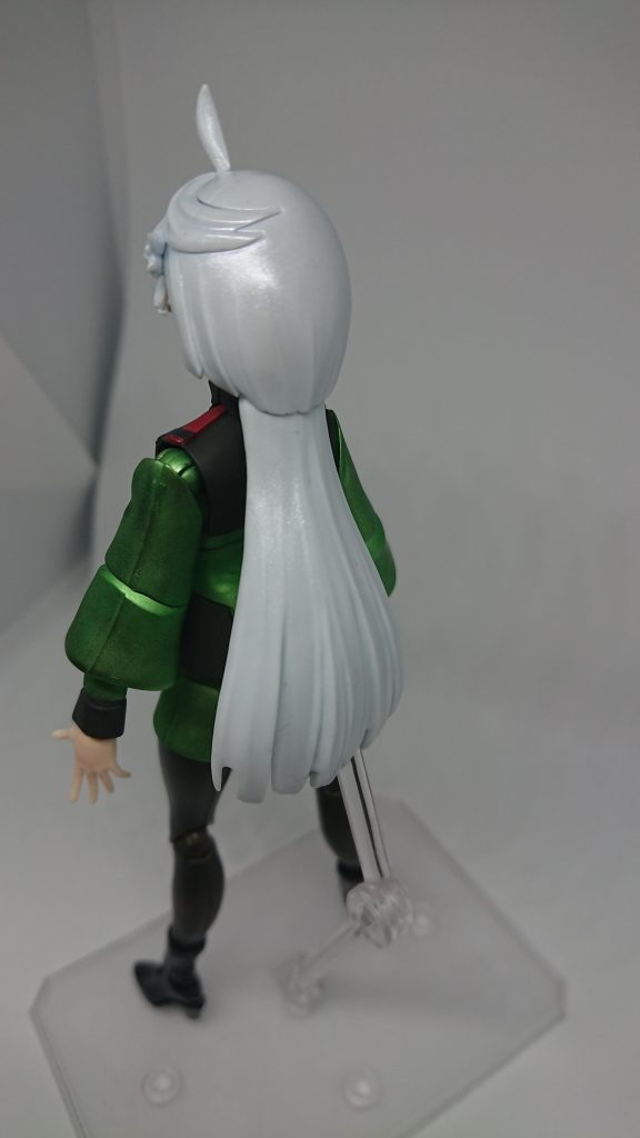 しかし、パール塗料は使い方が難しいものです。あと、髪が長すぎてスタンドのポールに干渉するのがちょっと難点です。