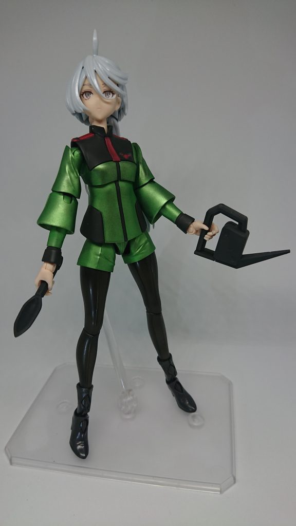 このキットには世にも珍しい付属品が付いておりますので持たせてみました。家庭菜園セットなんてこのキャラしか持ってないでしょうねぇ。