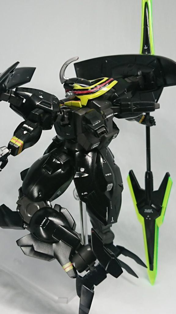 しかし、この武器がまたカッコいい。これとサーベルしかない、という漢武装。あと、頭部バルカンがありましたw