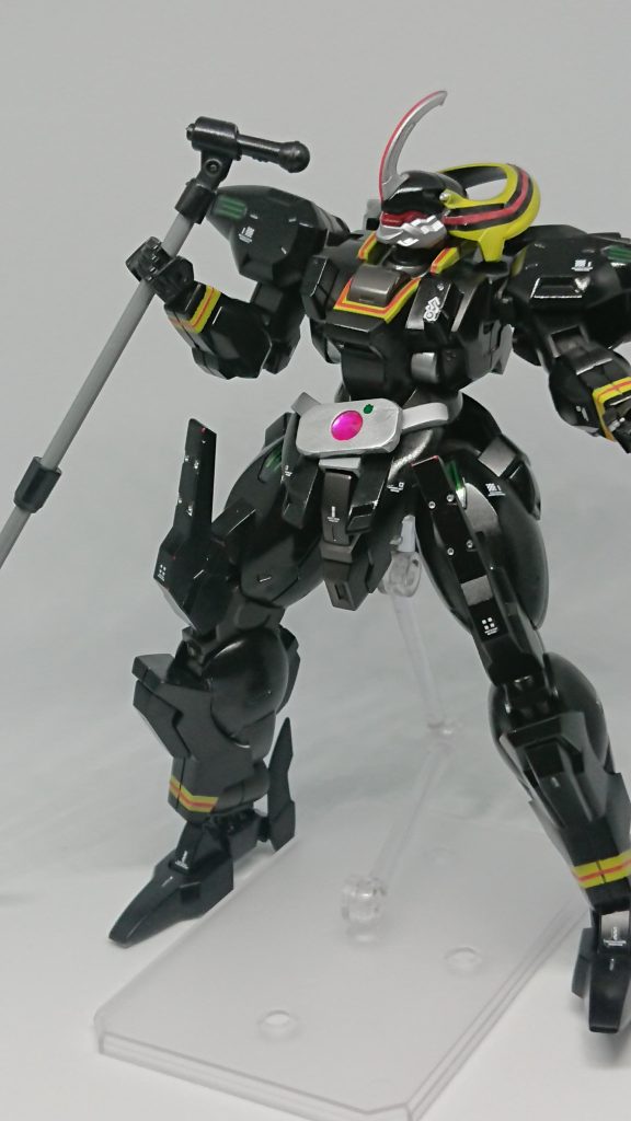 特技は「カラオケ」。彼の独特なヴォイスは聞くもの全てを惹きつけるといわれる。時を超えろ!空を駆けろ!この星のため!