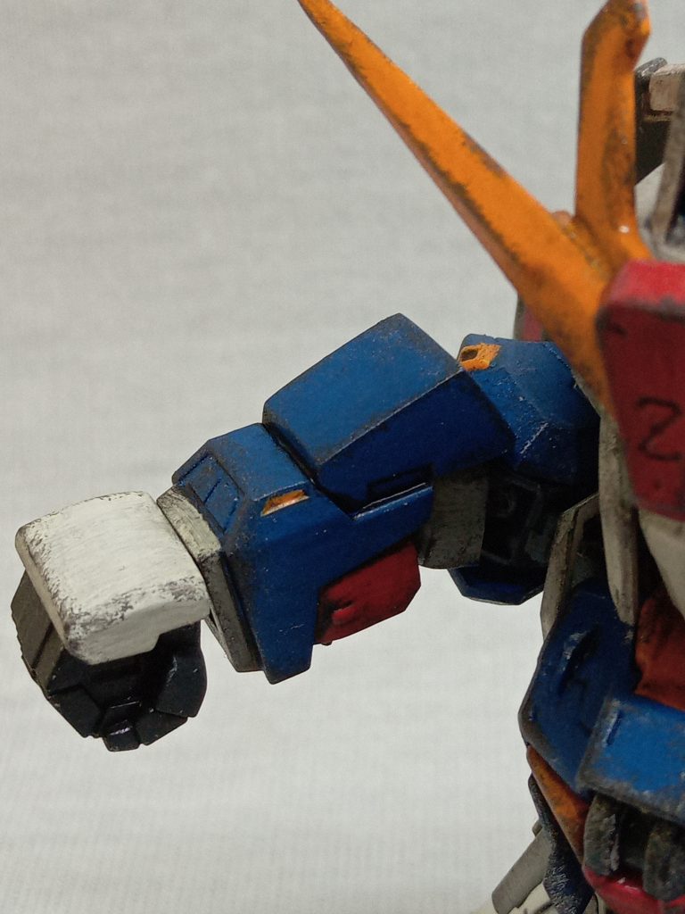 グレネードのマガジンもHGのものをサイズ合わせてつけてます