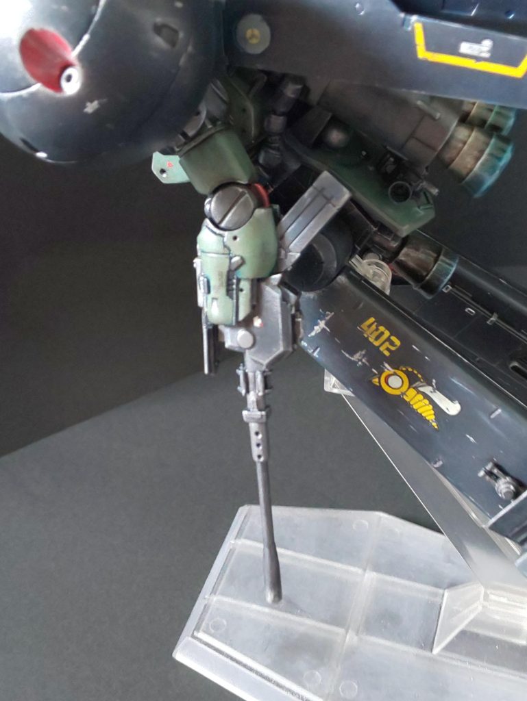 本機は前述した構造的特性から、武装の換装が容易でザクの携行武装は無論、アームガンの種類もいくつか(と言っても現場都合のものだが)ある。一応、腕があるので格闘は可能だが想定はされていない。ゆえにヒートホーク等の暫撃装備は携行しないのが基本である。紹介している機体も部隊内改造されており、右腕はザクのままでマガジンをドラム式にしたザクマシンガンを持ち、左腕アームガンを155ミリ砲に変えてある。この砲は携行弾数が20(+1)発と少なく、連射性能も低いものの炸薬量が比較的多く破砕力が高いため、対艦用として活用されている。また、一撃離脱の時や追跡機の牽制用にプロペラントブースター側面にフットミサイルポッドを一基づつマウントしている。