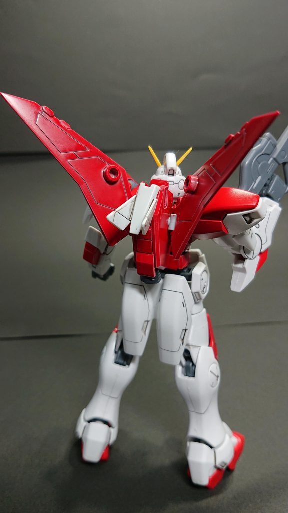 ということでパーツ取りのため無くなったドライブの代わりにドライブ搭載前というコンセプトでパーツを追加したものです。使用したものはノーザンポッドとVガンダムのパーツを組み合わせて、変形したときにコアファイターっぽくなるような形状にしてみました。またテスト機ということでV2ガンダムのものではなく、Vガンダムのビームライフルを持たせてみました。