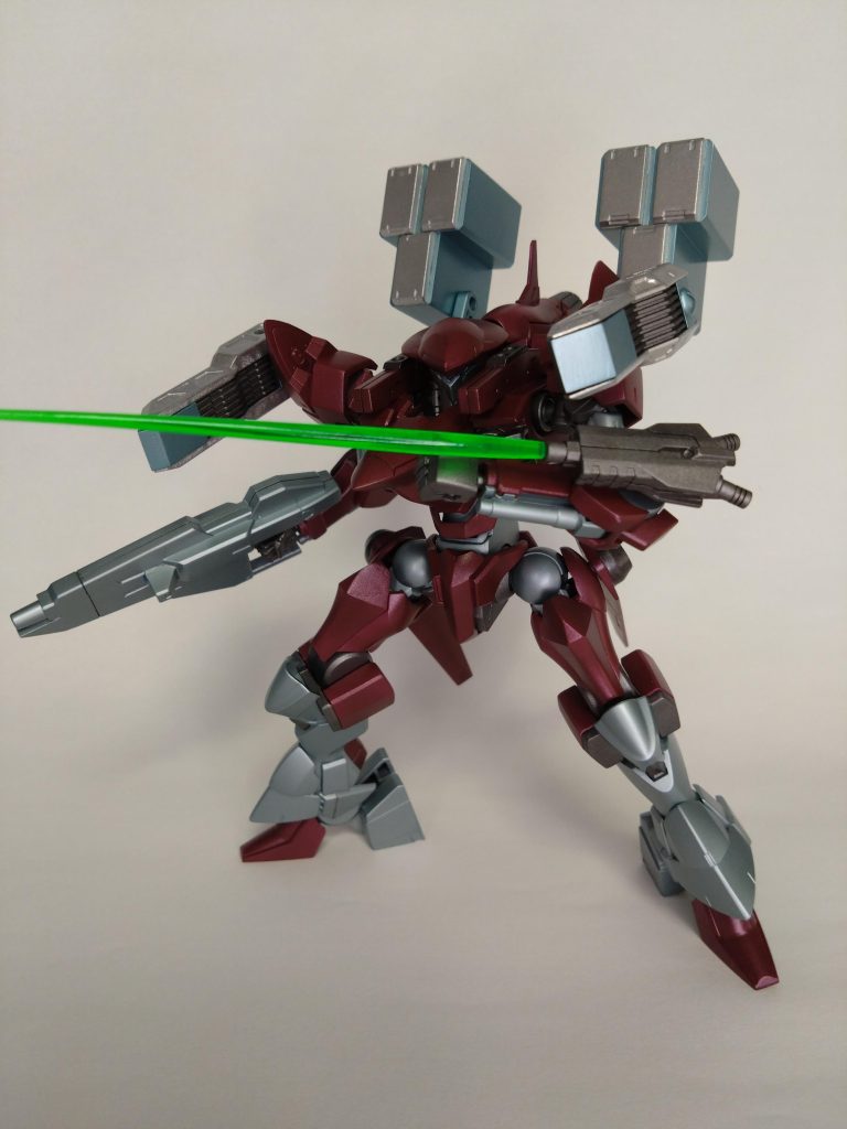 レーザーブレードを構えて