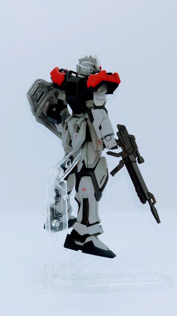 デカールは量販店で売っているガンダム用ではないコーションデカールを使っています。