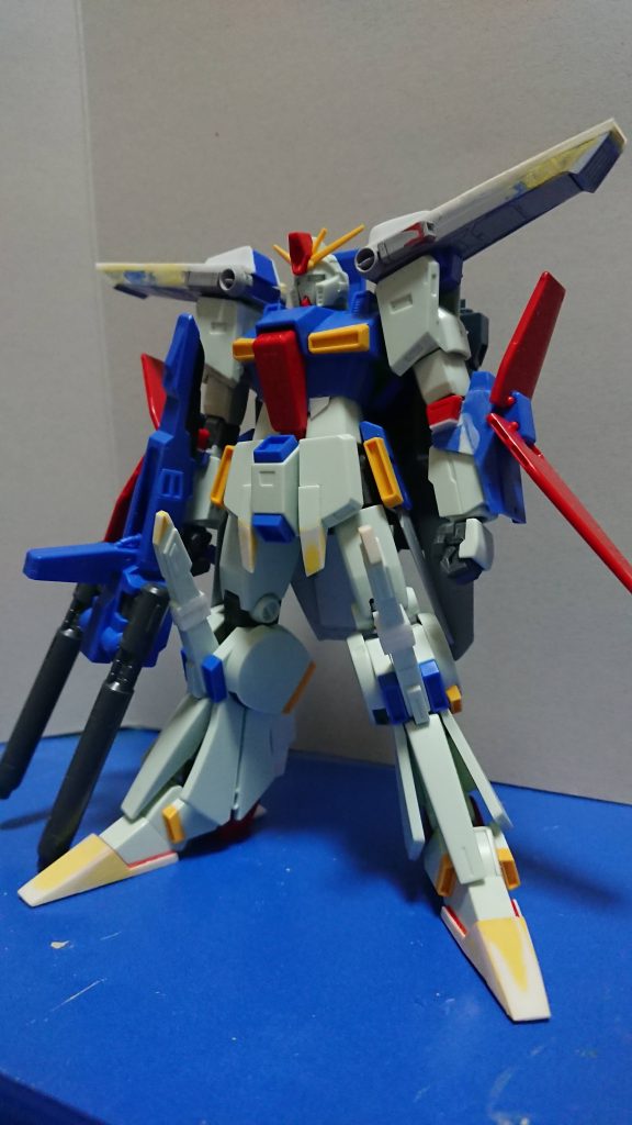 各パーツを大型化肩アーマーの形はかなり試行錯誤を繰り返しました。