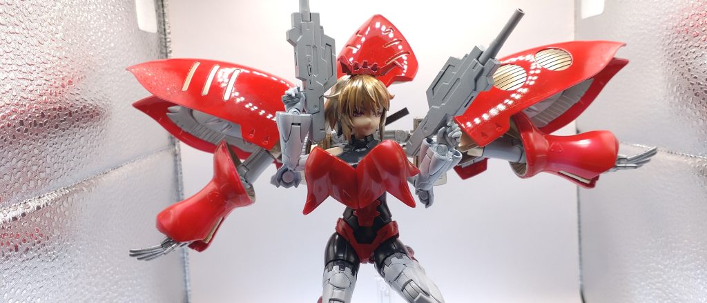 30MSに着せるためにキュベレイを購入。組み立ててサイレント・ヴォイスを熱唱しながらブンドドして気が済んだので改造することに。ブキヤのフレキシブルアームなどを使って強引に背中にくっついています。