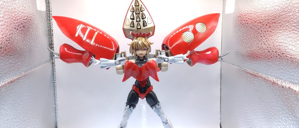 ファンネル射出。しかしこのナリから出てくる声がハマーン様だったら酷く困惑すると思う。