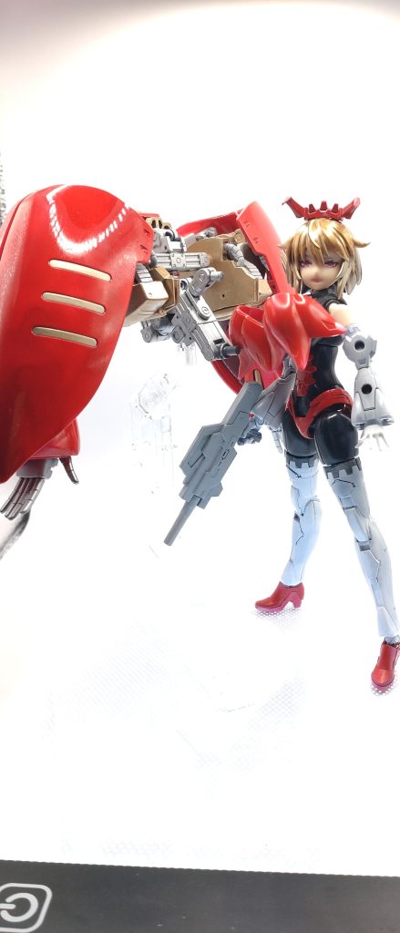 一個前のヤツの赤とは処理が違います。大本は同じですが、クリアーレッドを噴いて終わらせてます。