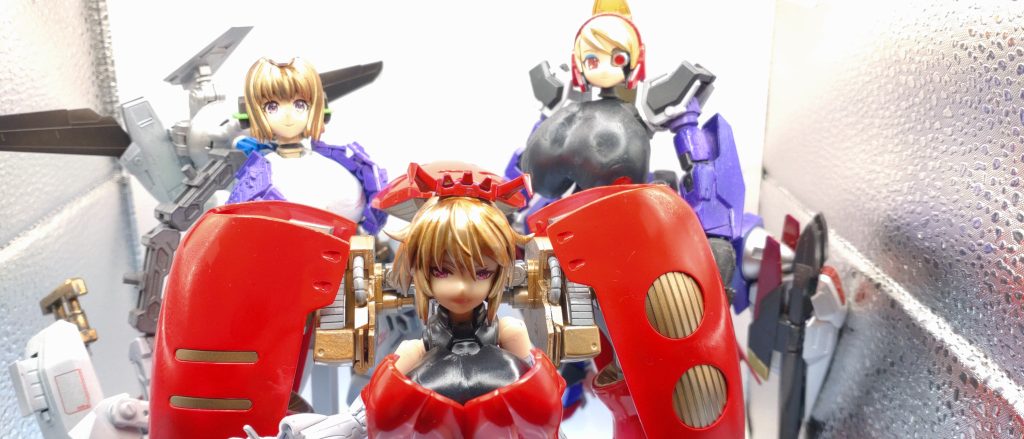 娘メカとメカ娘と一緒に。他にも写真撮ろうかと思っていましたが、しちめんどくさくなったのでやめました。