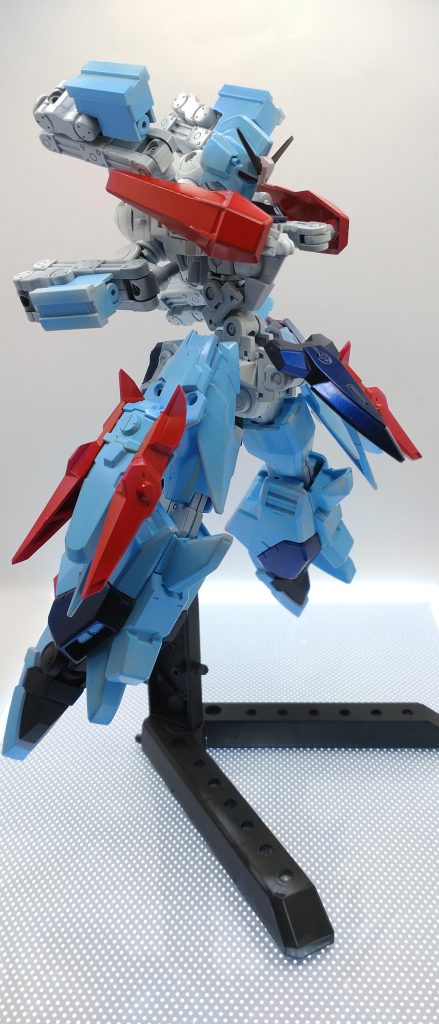 赤い機体青い機体コンやってて赤ばっか作ってるから青も作りたいねガハハとかぶっこいてたら後数日。 Zのボディとジャンクを総動員して作りました。