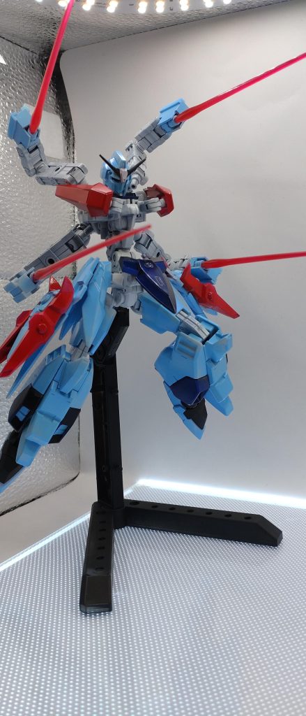 武装：頭部バルカンGNビームガン／GNビームサーベル イメージはダハック。GNドライヴから直接出力するので多分つよい。ビームサーベルの部分は珍しくスクラッチ。4つも同じの作るのめんどくさかったです。 