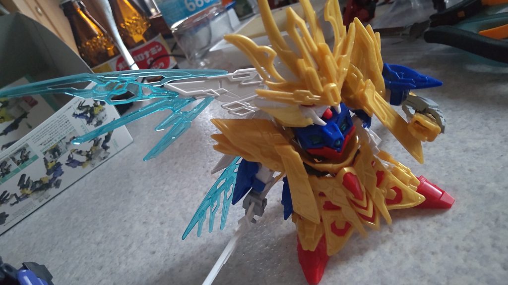 翼はこのように無理矢理接着してます。