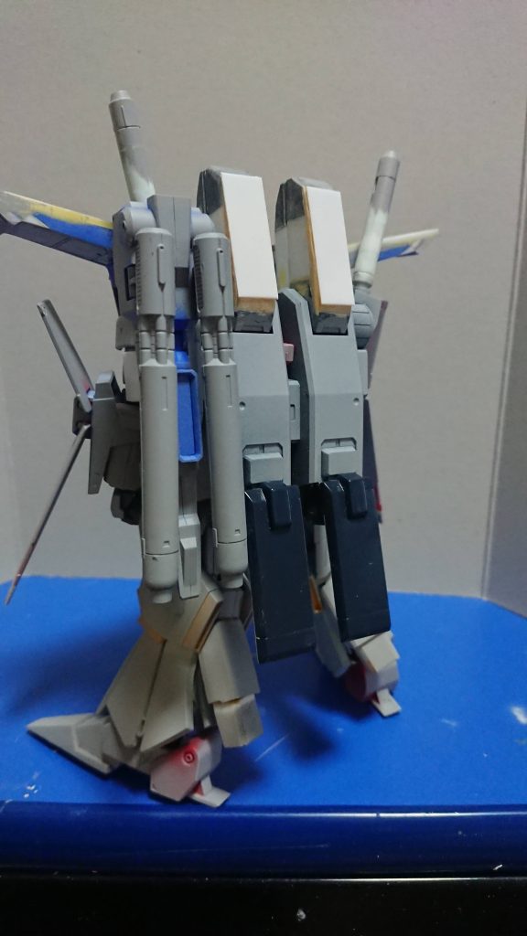 バックパック各部やサーベルを大型化バックパックしたのバーニアカバー?には旧キットボルトガンダムの腰パーツがジャストフィットしました。