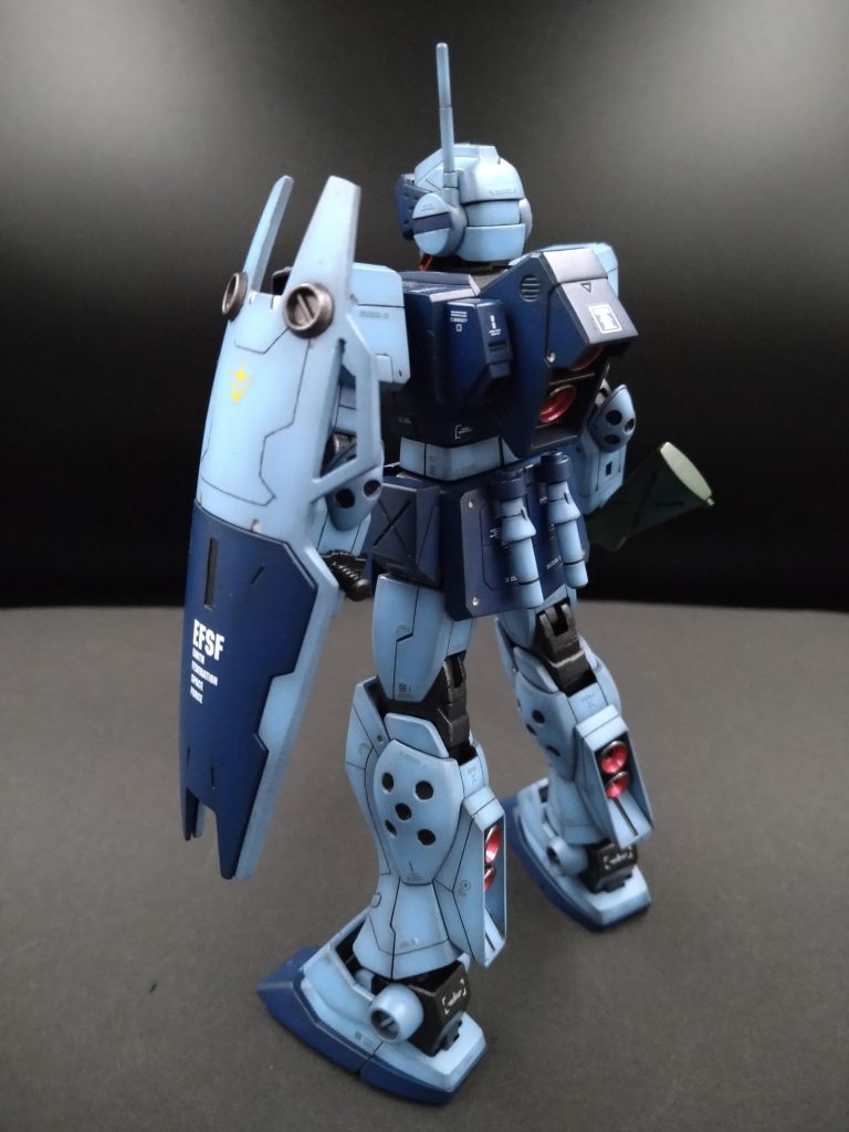 黒立ち上げといいつつ白黒混合のサフ下地なんで、濃紺の下地には合わなかったと反省です