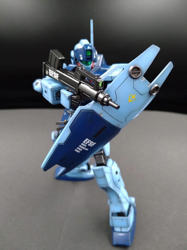 「スカーレット隊、未だ健在！ケンプファーと交戦中です！」