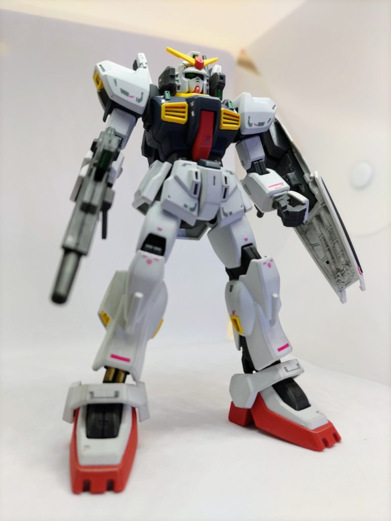 足首のシリンダーはガンマカでゴールド塗装。ライフルの合わせ目は段落ち化。