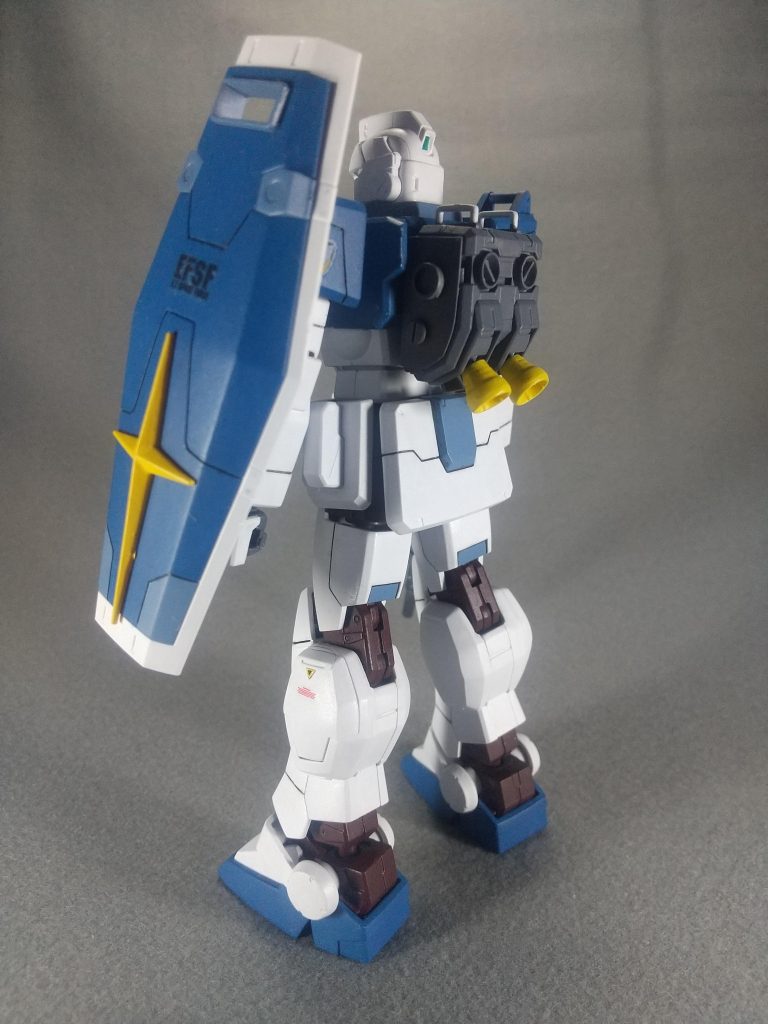 シールドとバックパックはRGガンダムから持ってきました。
