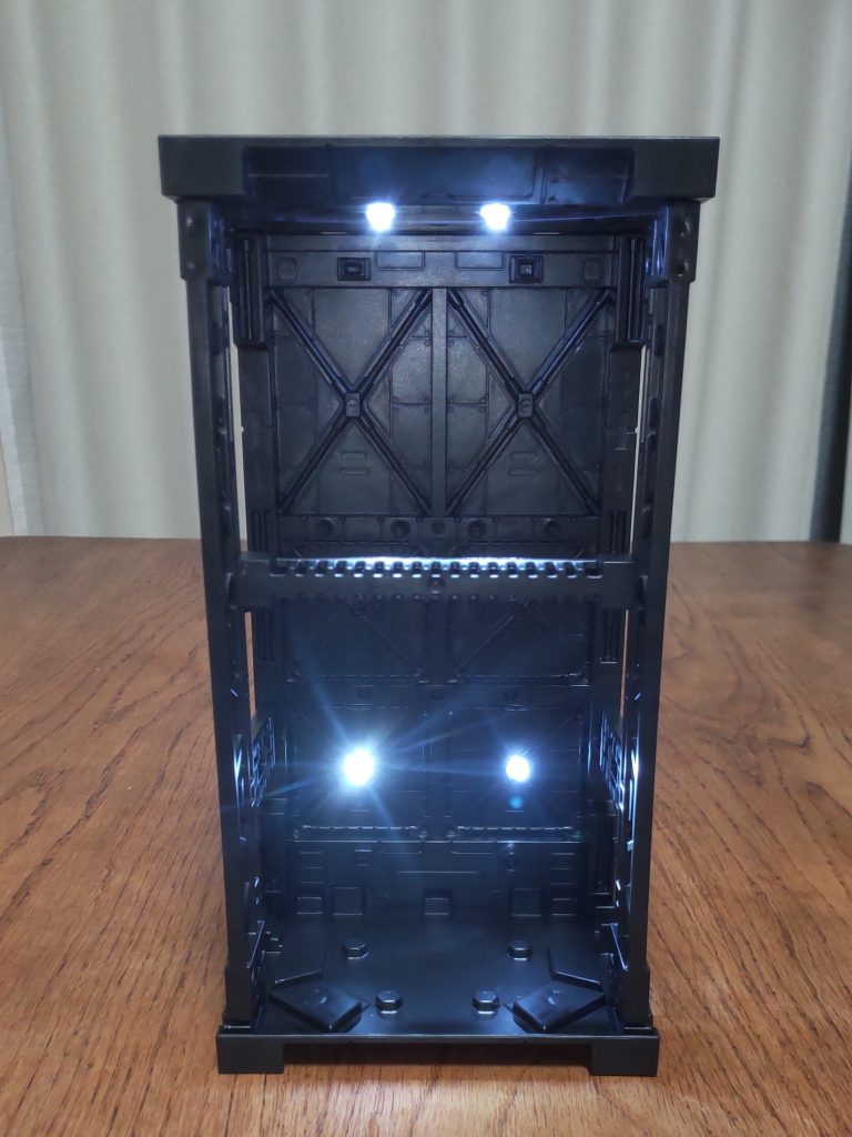 LED固定しちゃってから気付いたんだけど上から照らす方がカッコいいんじゃないか説wとりあえず上下ひっくり返してみるw 気が向いたらもう1セット買ってきて作り直そ～っと