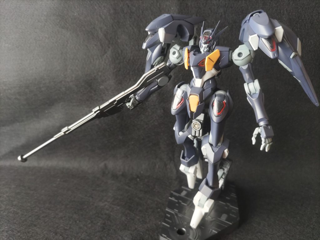 メインの紺色は取説のカラーガイドを参考にしつつ、ミカエリスを作ったときに余った塗料をぶち込んだりして作りました。目の赤はギラギラにしたくてメタリックレッドを塗ってみましたが、思ったよりもギラギラしませんでした…wシルバーの上にクリアレッドのほうがよかったかも。