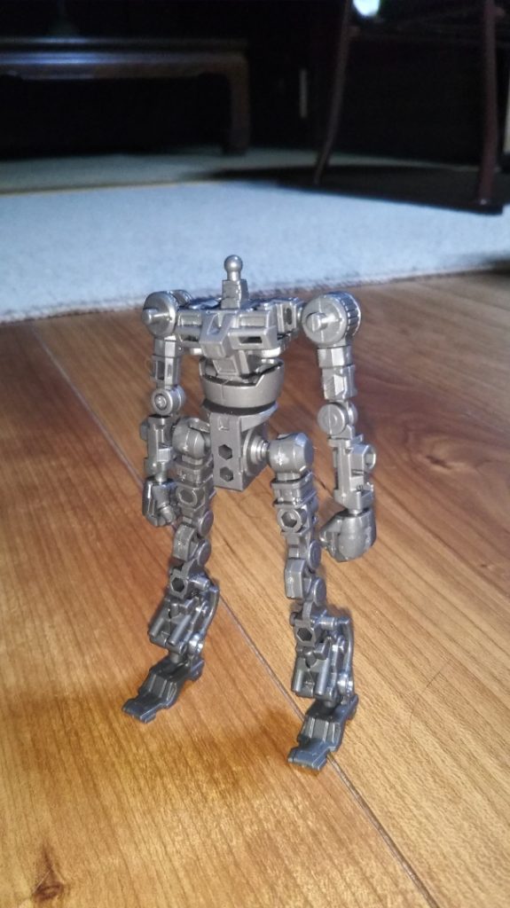 　内部フレームです。　これに外装パーツを取り付けることで完成します。