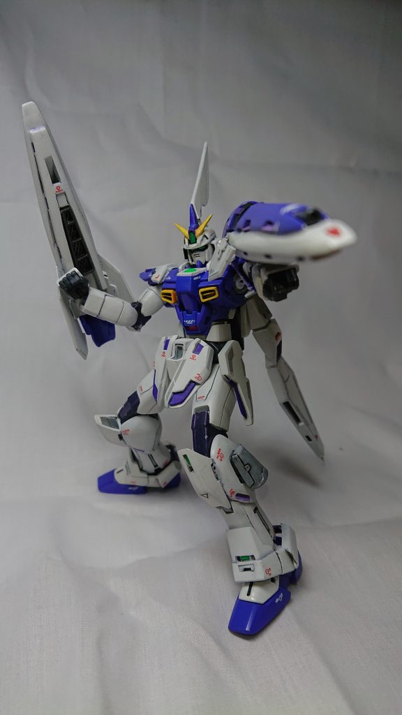 可動範囲はベースキットのガンダムXに準じてます。上半身の重量のため足首等に負担が行きそうなので、飾るには展示ベースが必要ですね!