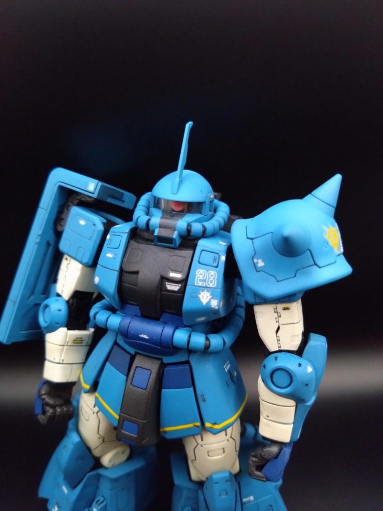 ヘッド部品の黒いラインは付属のデカールを貼って、水性フラットクリアーを吹いて、乾燥後に水性のブラックとブラウンを面相筆でちょっと塗り足してます。