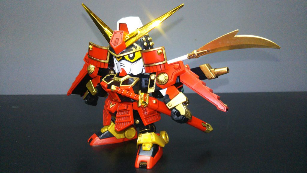 シールは目とカメラアイと銃のセンサーの部分のみ使用。カラーは黒、金、スーパーイタリアンレッドを使用。刀身の銀はマーカーです。